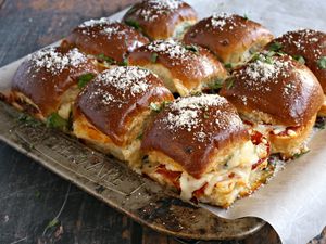 Pepperoni Pizza Sliders