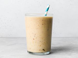 Banana Date Smoothie with Ginger and Cardamom