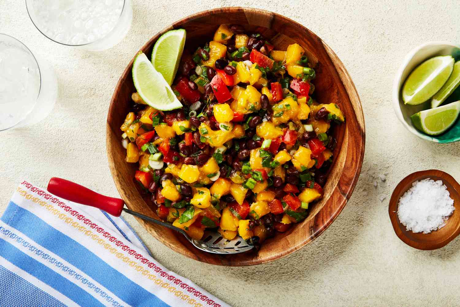 Black bean and mango salad recipe