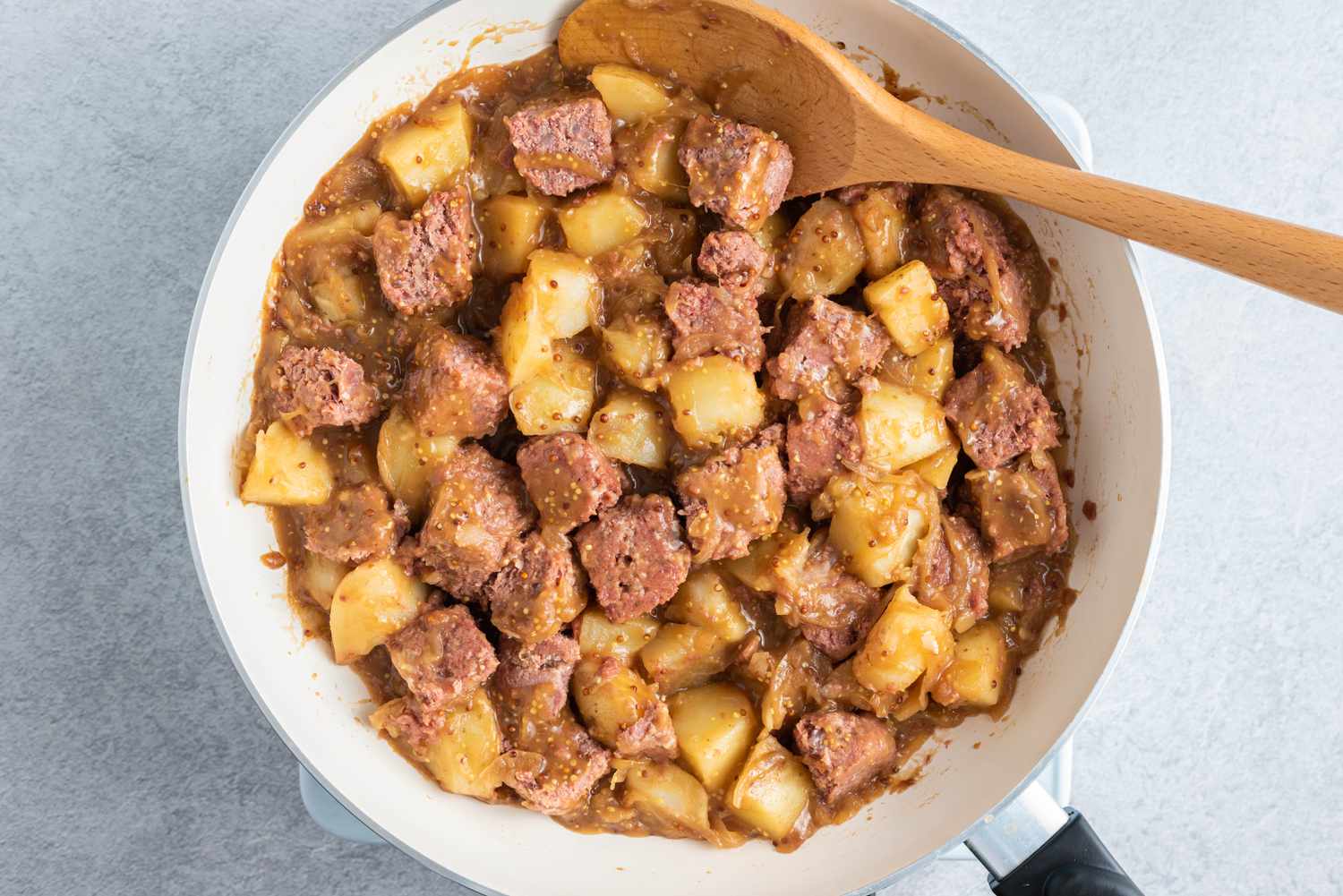 corned beef, potatoes and onions in a large frying pan