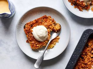 British Oaty Apple Crumble