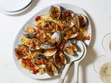 White Wine and Garlic Clam Pasta