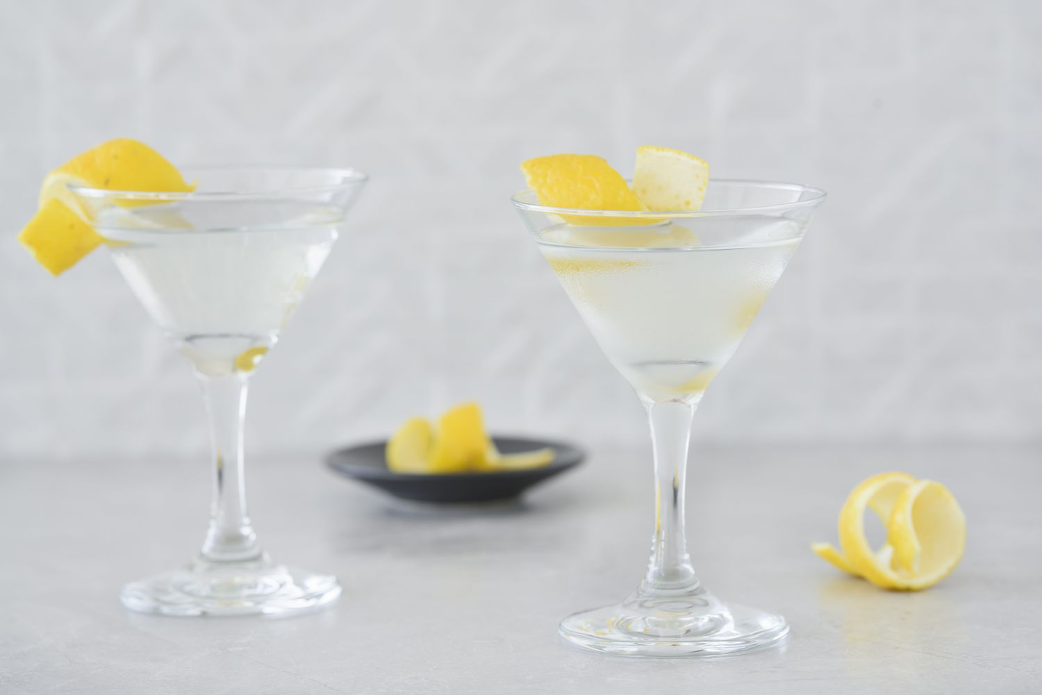 Classic Gin Martini - Garnish with lemon