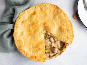 Creamy chicken, leek, and mushroom pie recipe