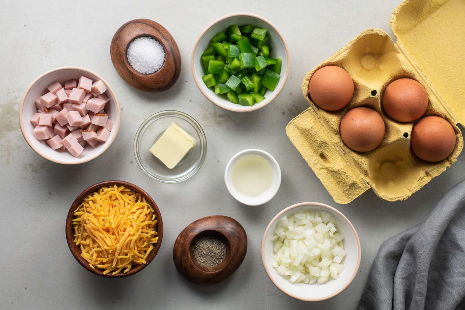 Ingredients for Denver omelet recipe gathered