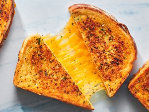 garlic bread grilled cheese sandwich