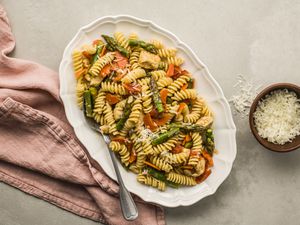 Garlic chicken primavera pasta