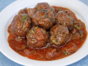 Meatballs dished up on a plate