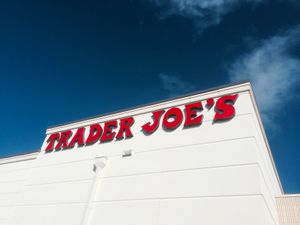 A building under the sky that says "Trader Joe's"