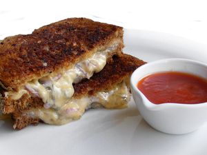 Grilled cheese sandwich with caramelized onion