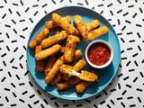 mozzarella sticks with marinara sauce