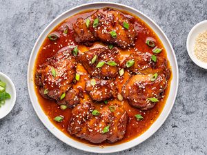 Instant Pot Honey Garlic Chicken in a platter 