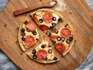 instant pot pizza sliced