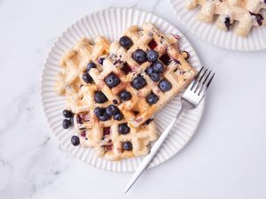 Low-Calorie Waffles With Blueberries