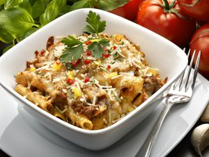 Beef macaroni and cheese casserole