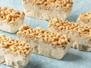 Healthy Milk and Cereal Breakfast Bars