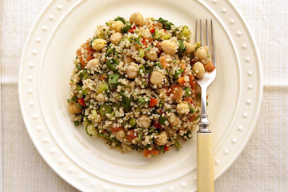 Quinoa, tuna and chickpea salad