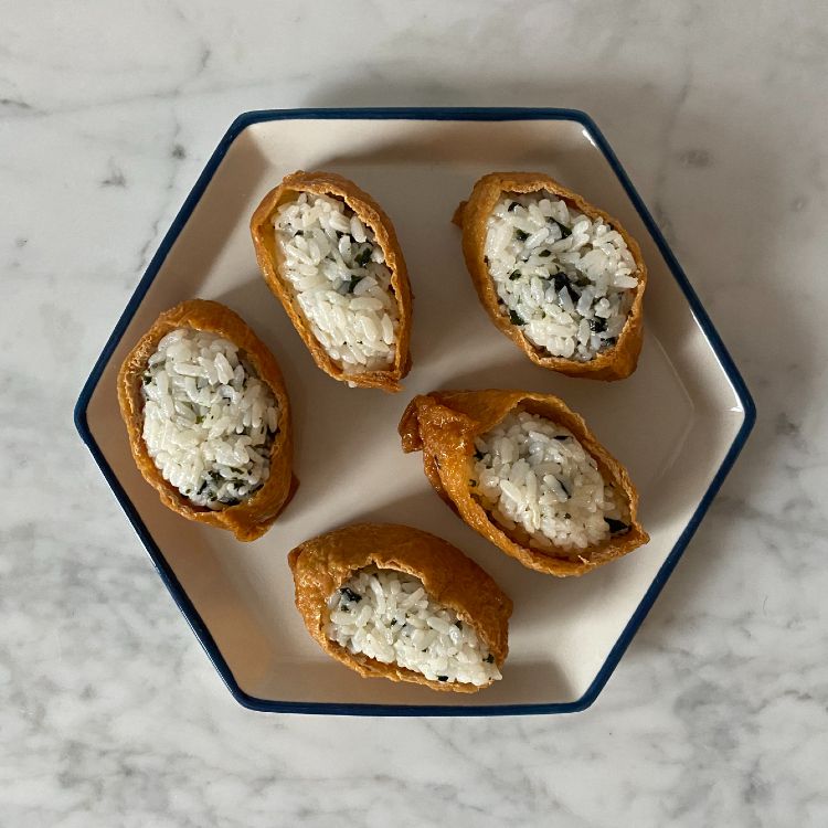 Five Inari Sushi on a hexagonal plate