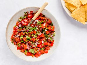 Quick and Simple Raw Vegan Salsa