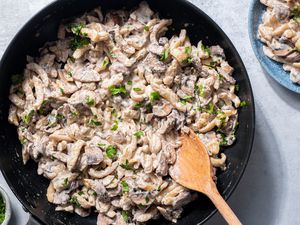 Spaetzle With Mushrooms in Cream Sauce