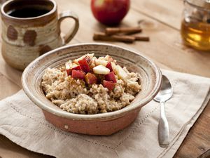 Steel oats with apples