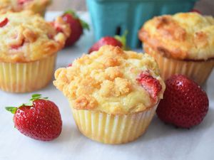 Strawberry Rhubarb Streusel Muffins