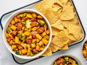 Tuna Ceviche in a bowl, served with a side of chips 