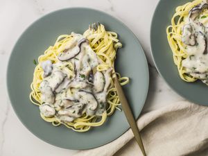 Vegan mushroom cream sauce